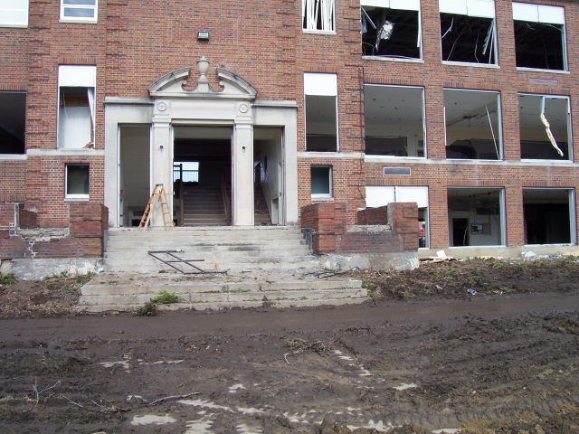 Goodbye Burnham Thunderbirds!
The building was razed in February 2010 to make room for the new Maplewood Elementary!